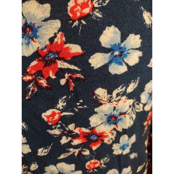 Half sleeve Size Large Floral Crop Top Flutter Sleeves Blue White Red Tie Front - Picture 3 of 5